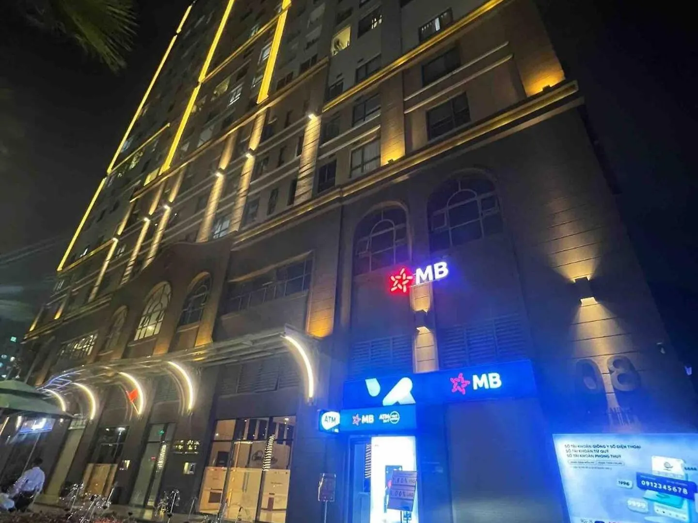 Can Ho Gan San Bay Ho Chi Minh City